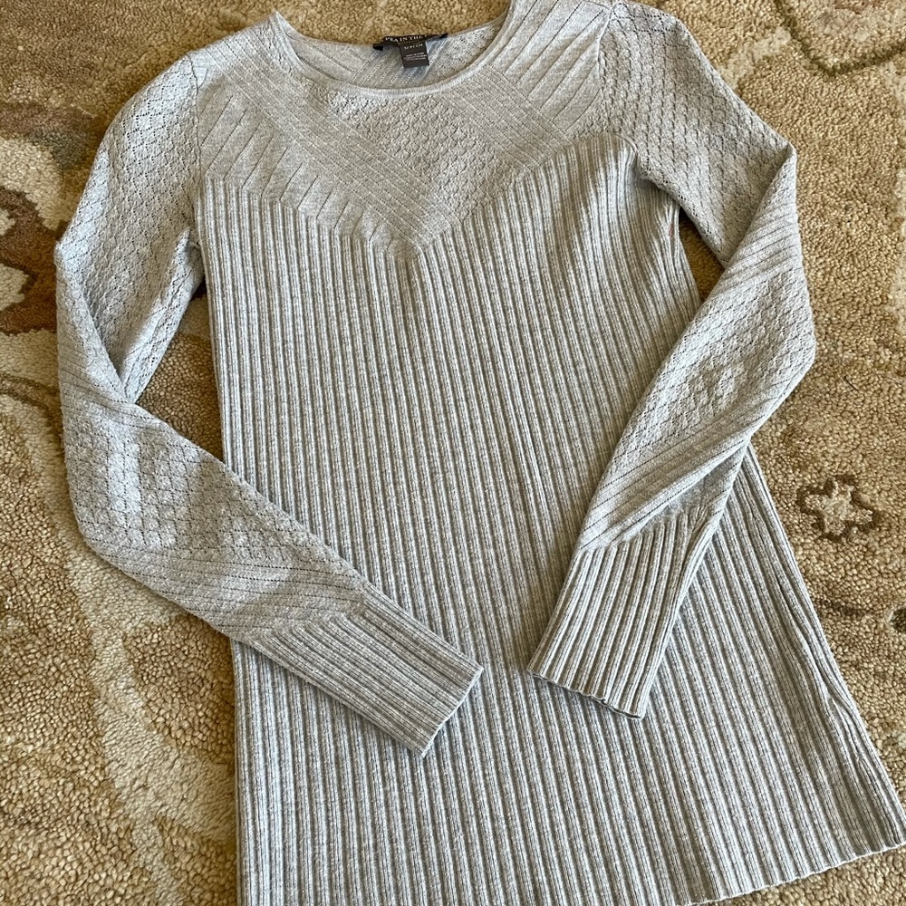 ❤️SOLD❤️A Pea In the Pod Pointelle Sweater
